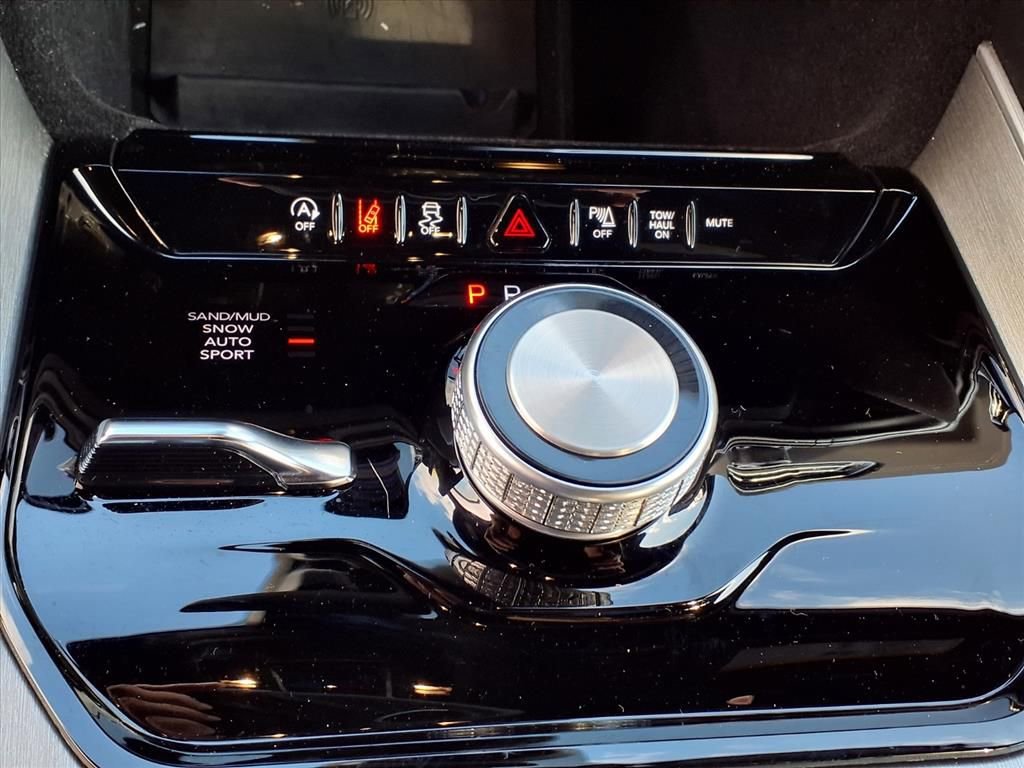 Used 2025 Jeep Wagoneer Series II w/ Premium Group I image 8