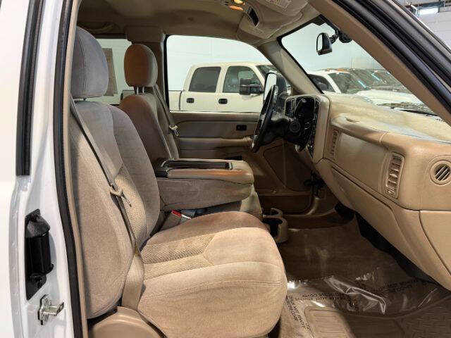 Used 2004 Chevrolet Silverado 2500 LS w/ Heavy-Duty Power Package AWD/4WD image 15