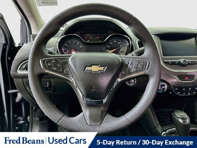 Used 2018 Chevrolet Cruze LT w/ Convenience Package FWD image 17