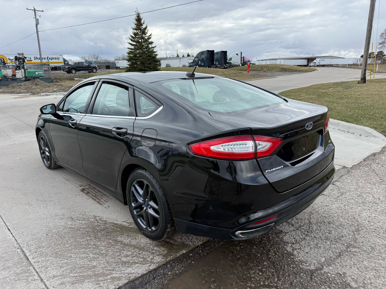 Used 2016 Ford Fusion SE FWD image 7