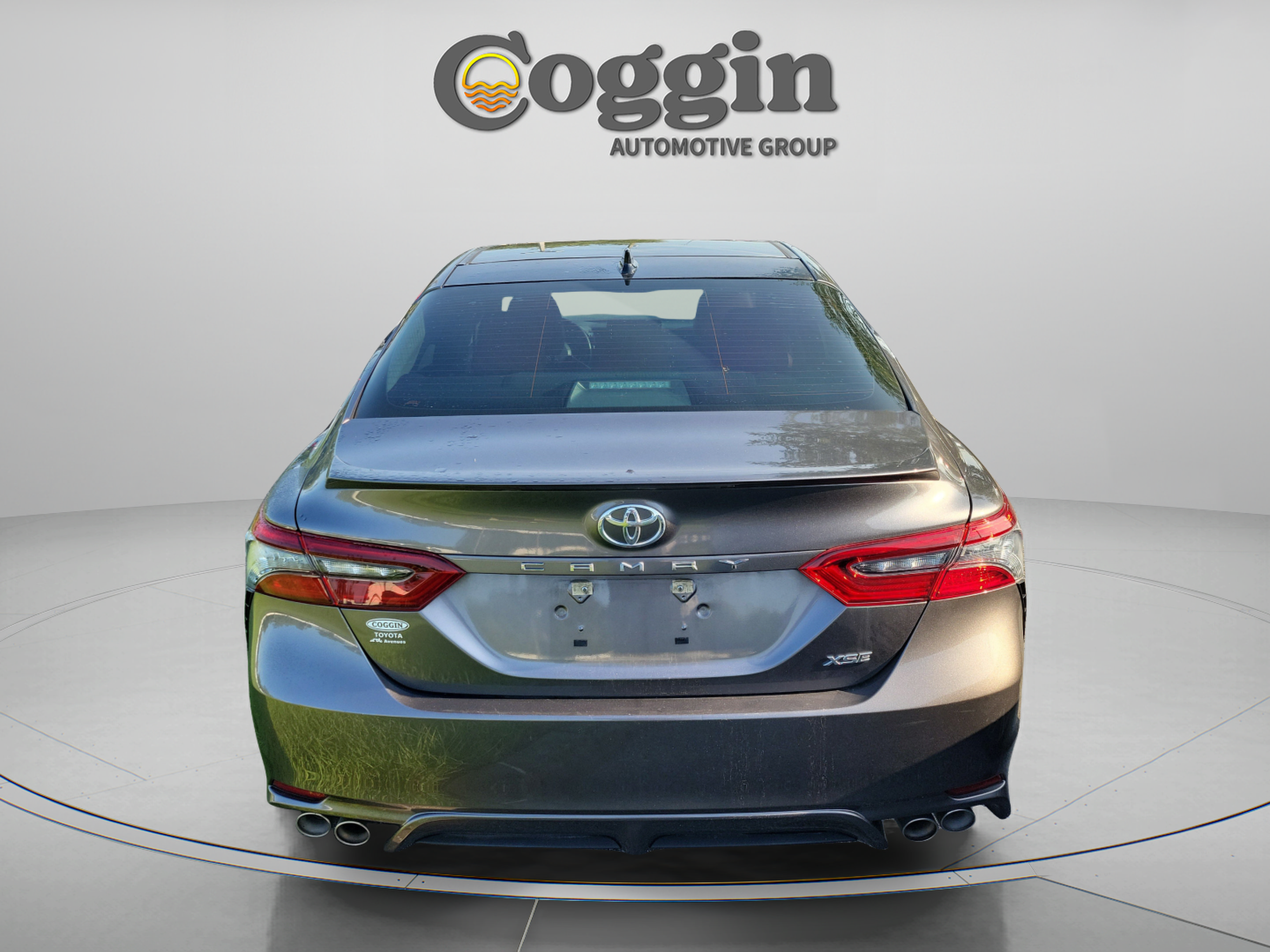 Used 2022 Toyota Camry XSE FWD image 3