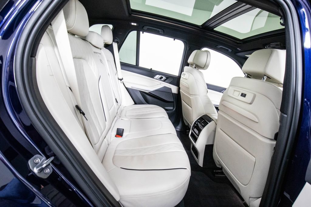 Used 2020 BMW X5 M50i w/ Executive Package image 12