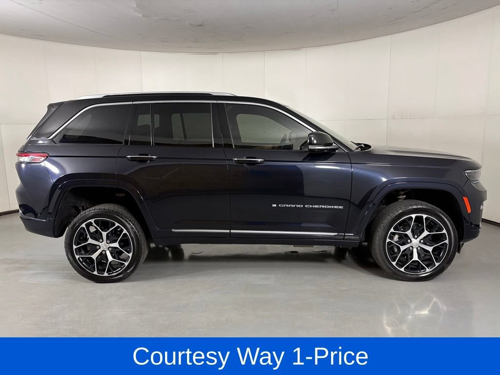 Used 2023 Jeep Grand Cherokee Summit AWD/4WD image 11