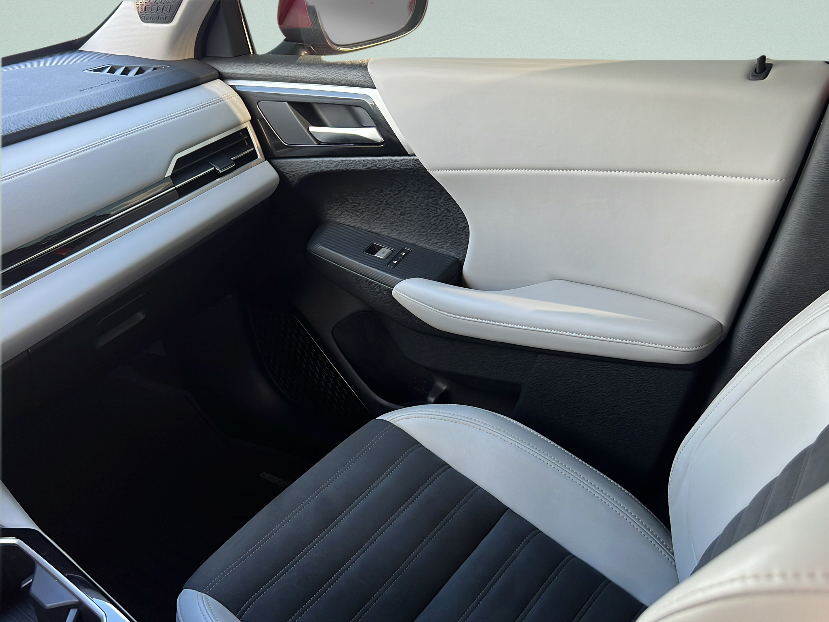 Used 2025 Mitsubishi Outlander SE AWD/4WD image 13