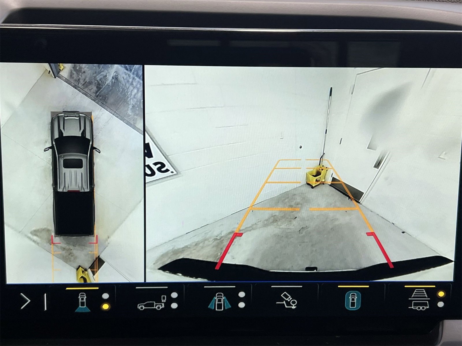 Used 2024 Chevrolet Silverado 3500 LTZ w/ LTZ Convenience Package image 17