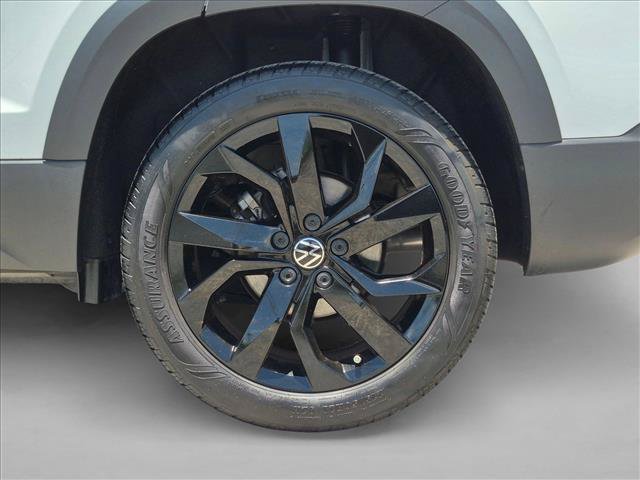 Used 2024 Volkswagen Taos SE FWD image 22