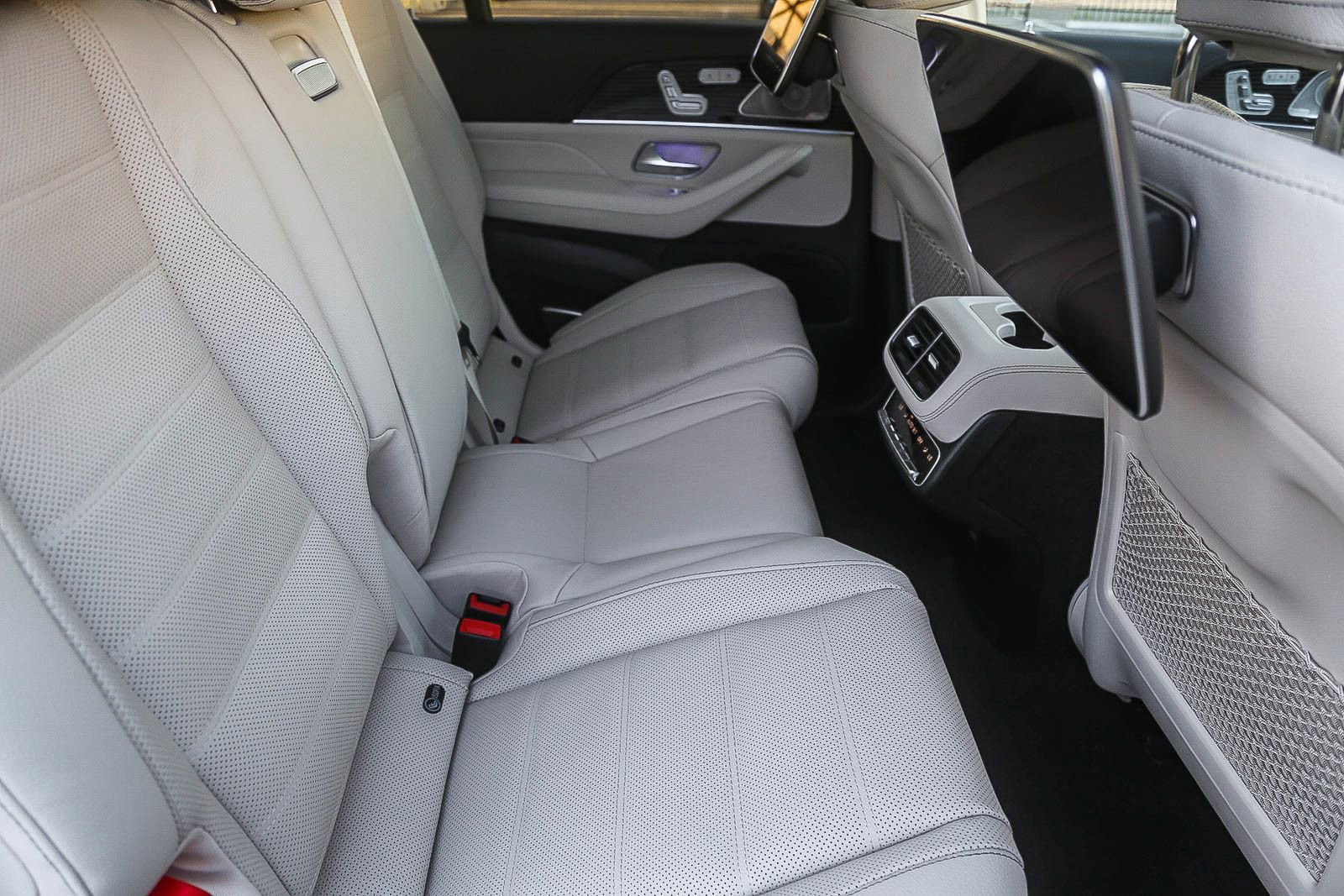 New 2026 Mercedes-Benz GLS 580 4MATIC image 16