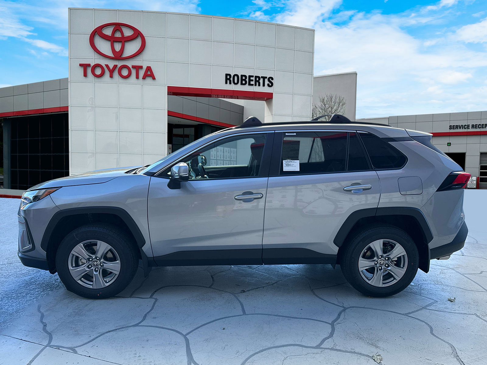 New 2025 Toyota RAV4 XLE video 4