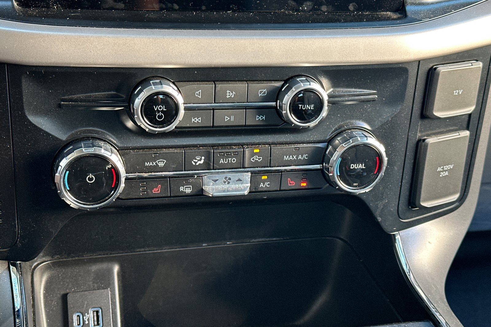 Used 2023 Ford F150 Lightning XLT AWD/4WD image 18
