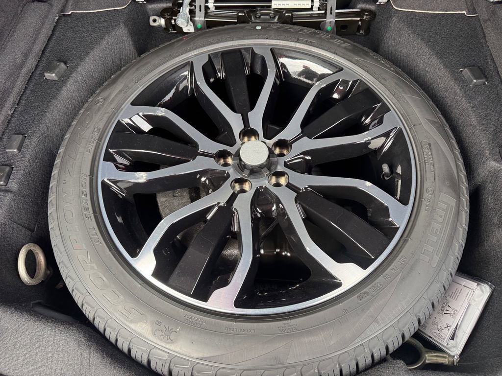 Used 2022 Land Rover Range Rover Sport HSE Silver Edition image 17