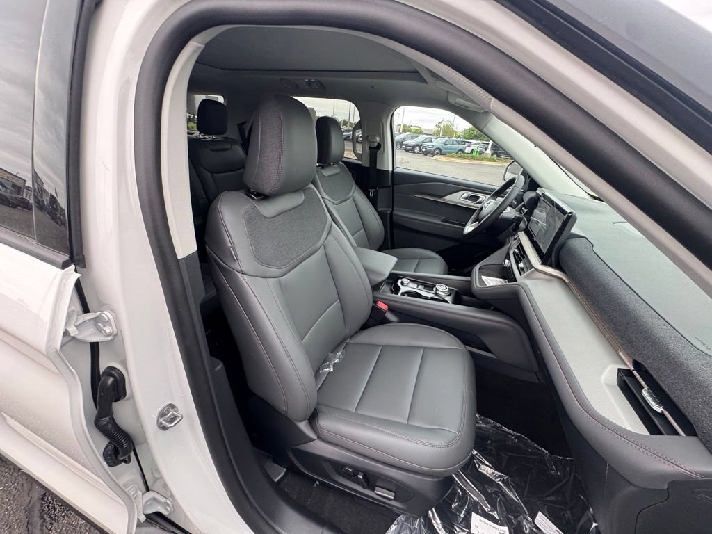 New 2026 Ford Explorer Active w/ Active Comfort Package AWD/4WD image 18
