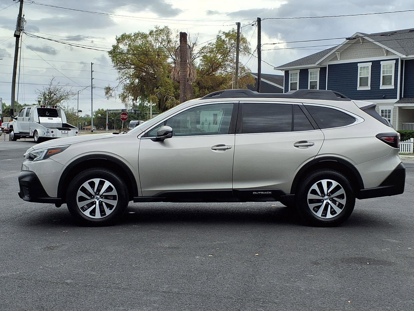 Used 2020 Subaru Outback Premium image 3