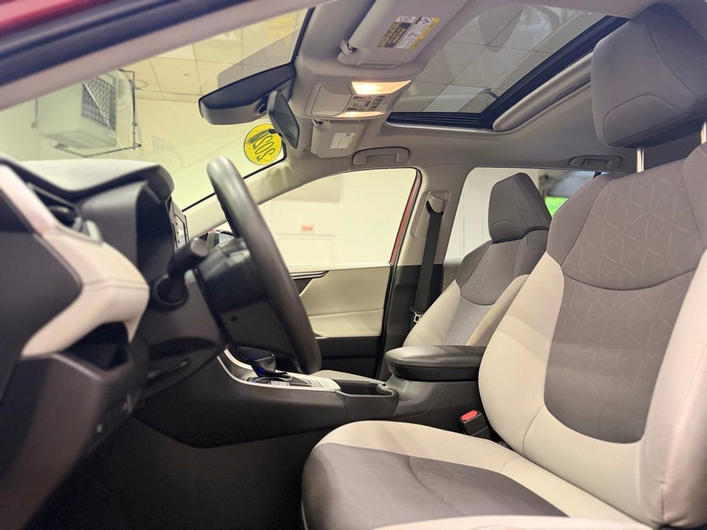 Used 2020 Toyota RAV4 XLE w/ Convenience Package AWD/4WD image 12