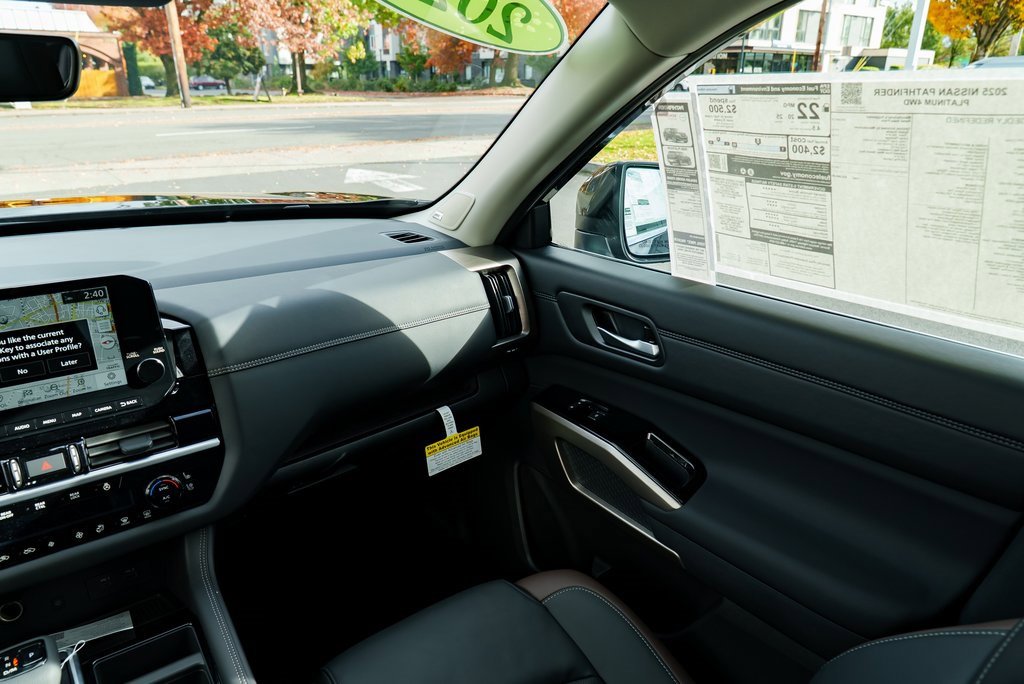 New 2025 Nissan Pathfinder Platinum image 9