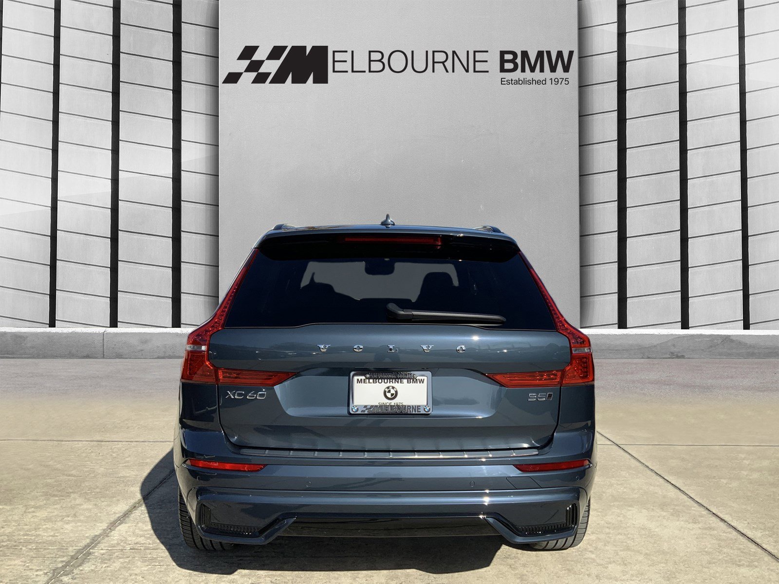 Used 2025 Volvo XC60 B5 Ultra w/ Protection Package Premier image 5