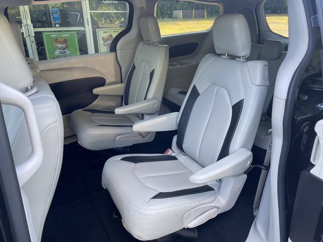 Used 2017 Chrysler Pacifica LX FWD image 14