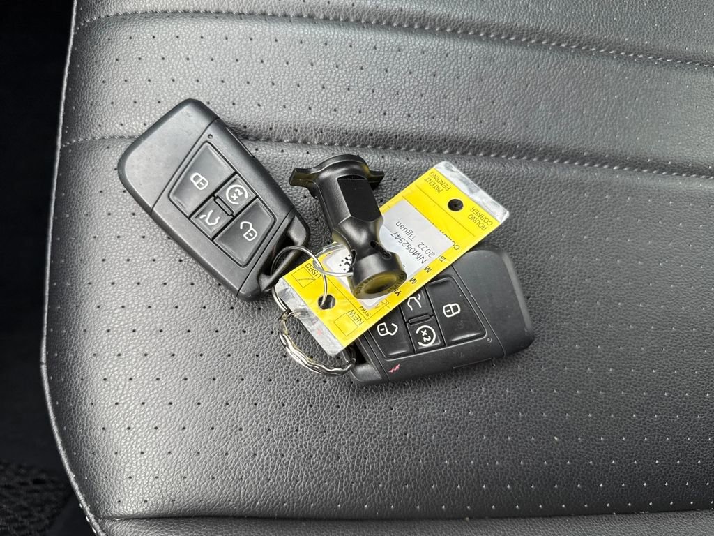 Used 2022 Volkswagen Tiguan SE image 32