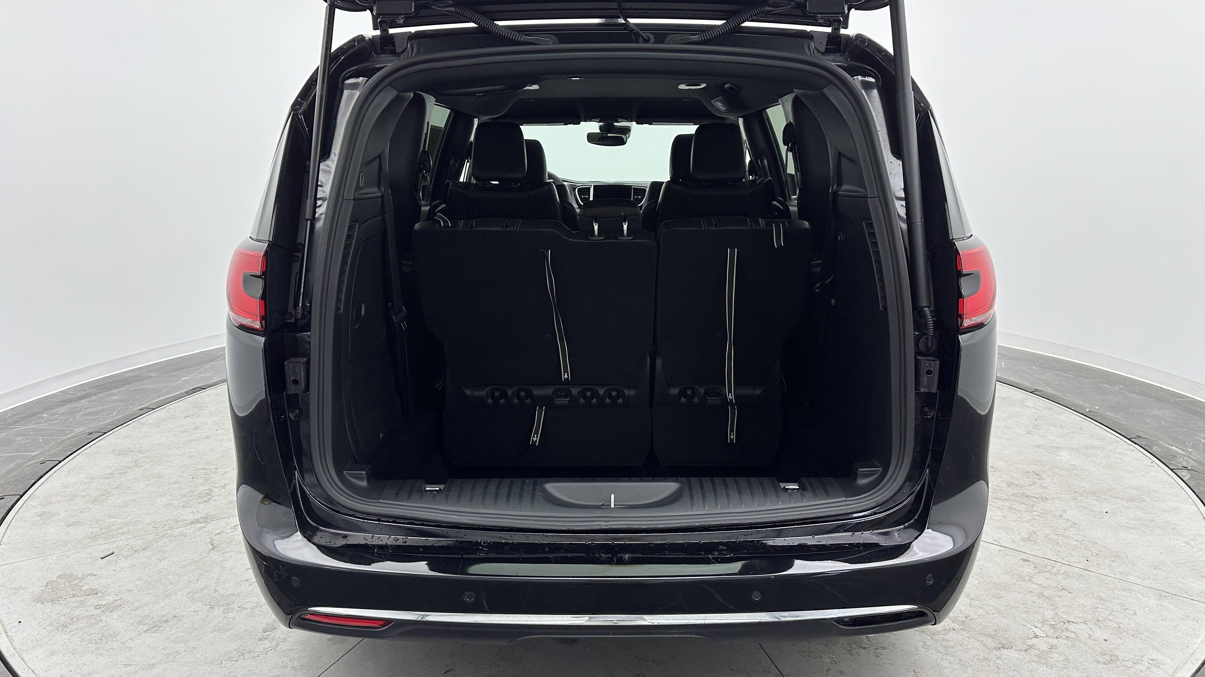 Used 2025 Chrysler Pacifica Select image 30