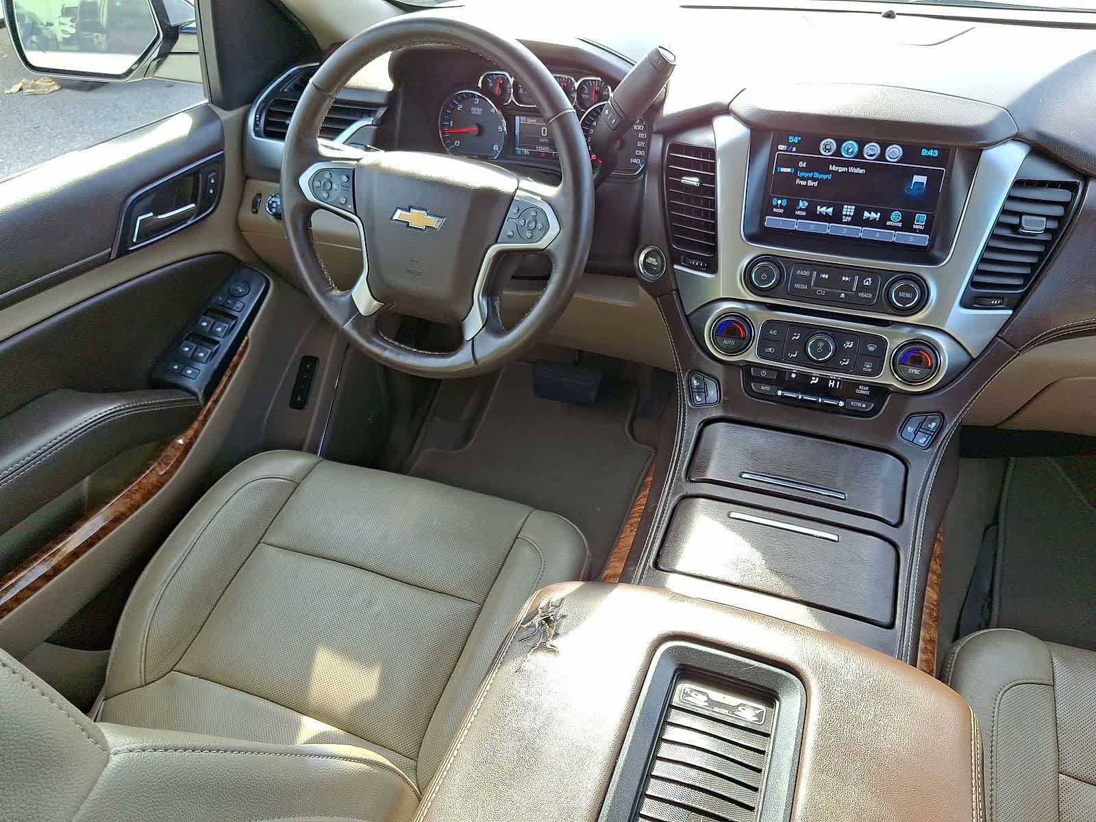 Used 2018 Chevrolet Suburban Premier image 10
