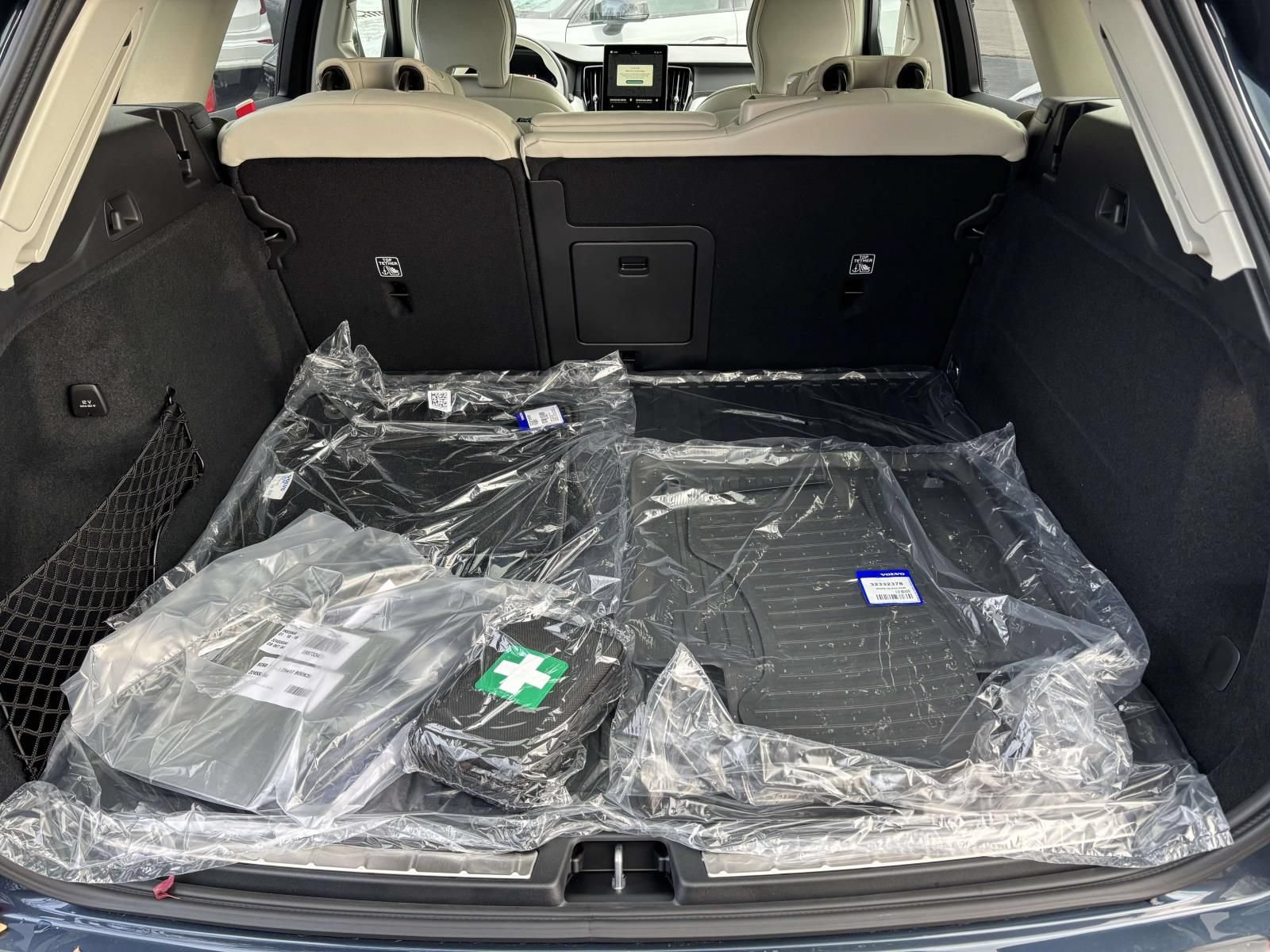 New 2026 Volvo XC60 B5 Ultra w/ Protection Package Premier AWD/4WD image 7