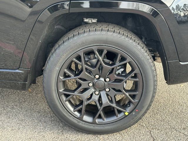 New 2025 Jeep Grand Cherokee Summit image 24