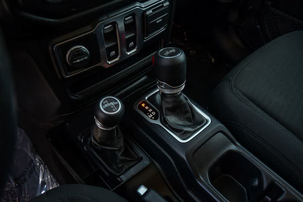 Used 2020 Jeep Wrangler Sport AWD/4WD image 21