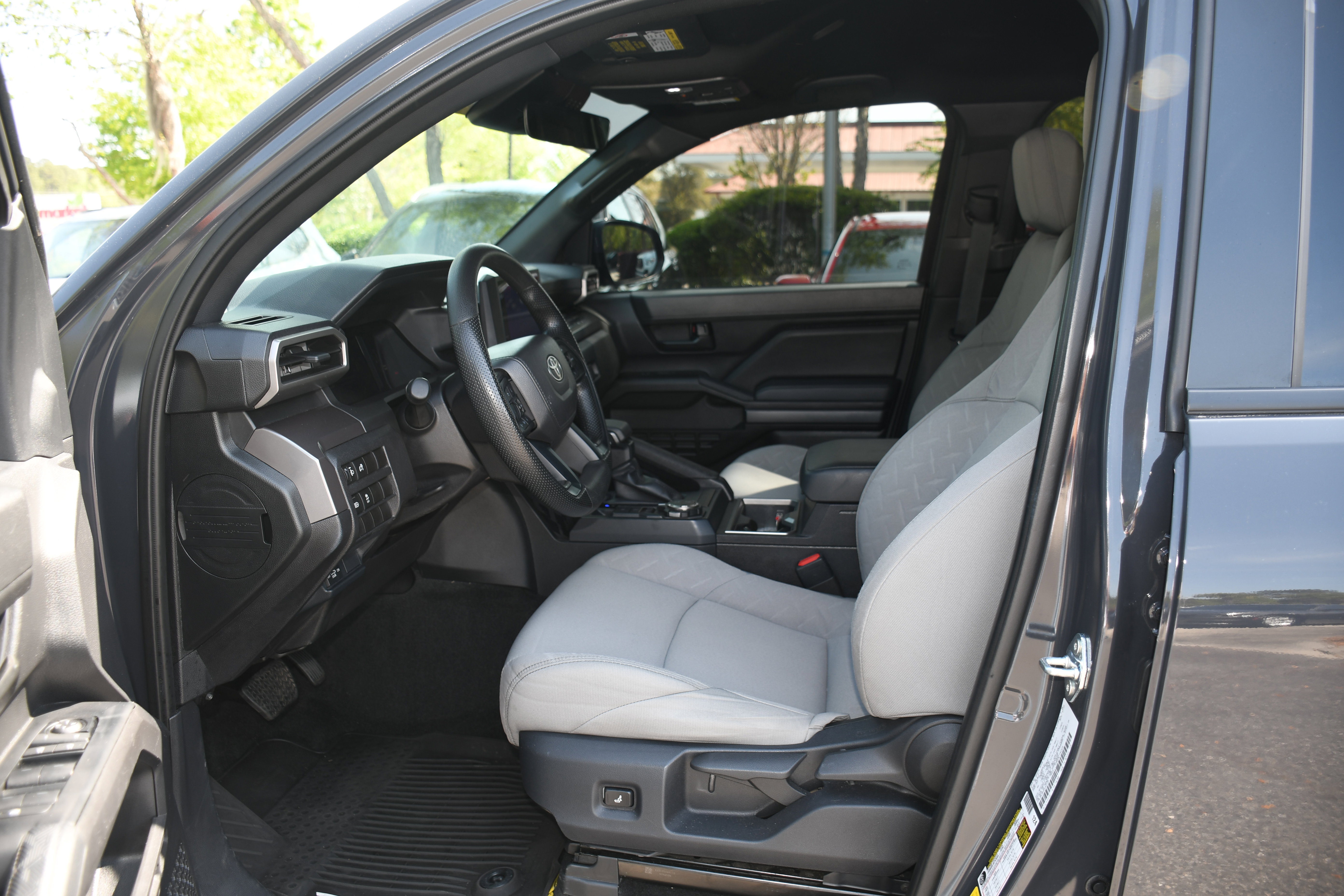 Used 2025 Toyota Tacoma SR5 AWD/4WD image 7