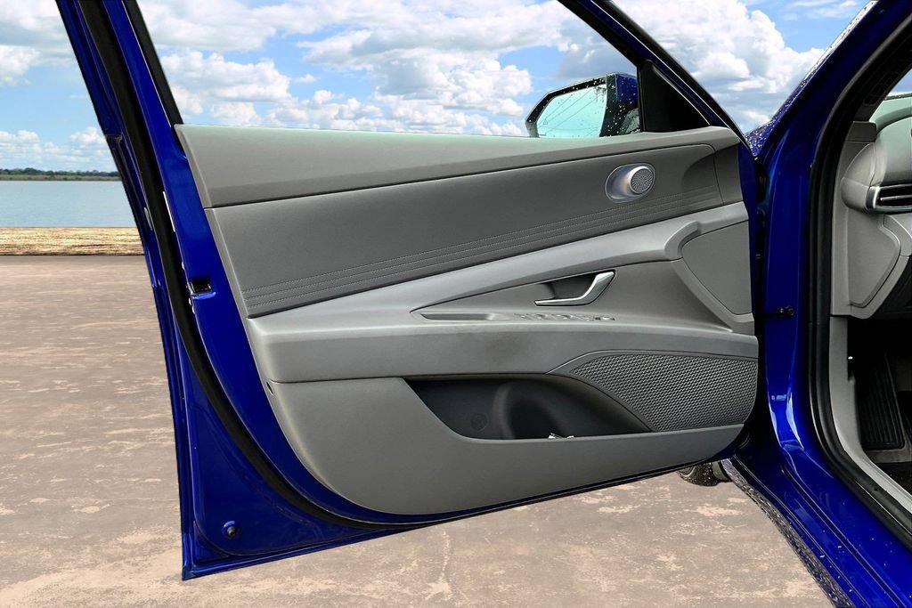 Used 2024 Hyundai Elantra Blue FWD image 22