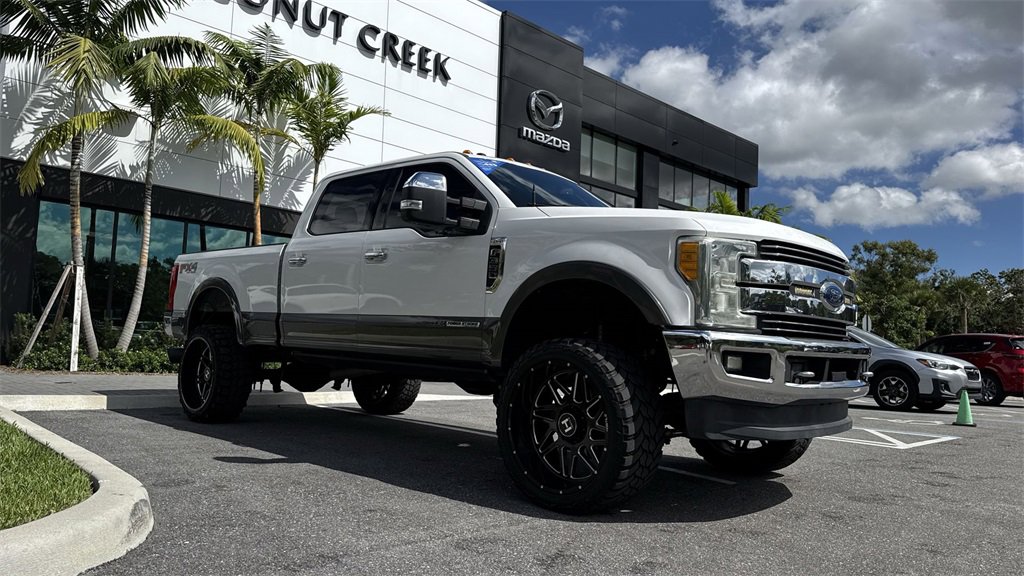 Used 2017 Ford F350 Lariat w/ Chrome Package image 23