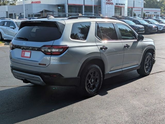 Used 2025 Honda Pilot TrailSport image 4
