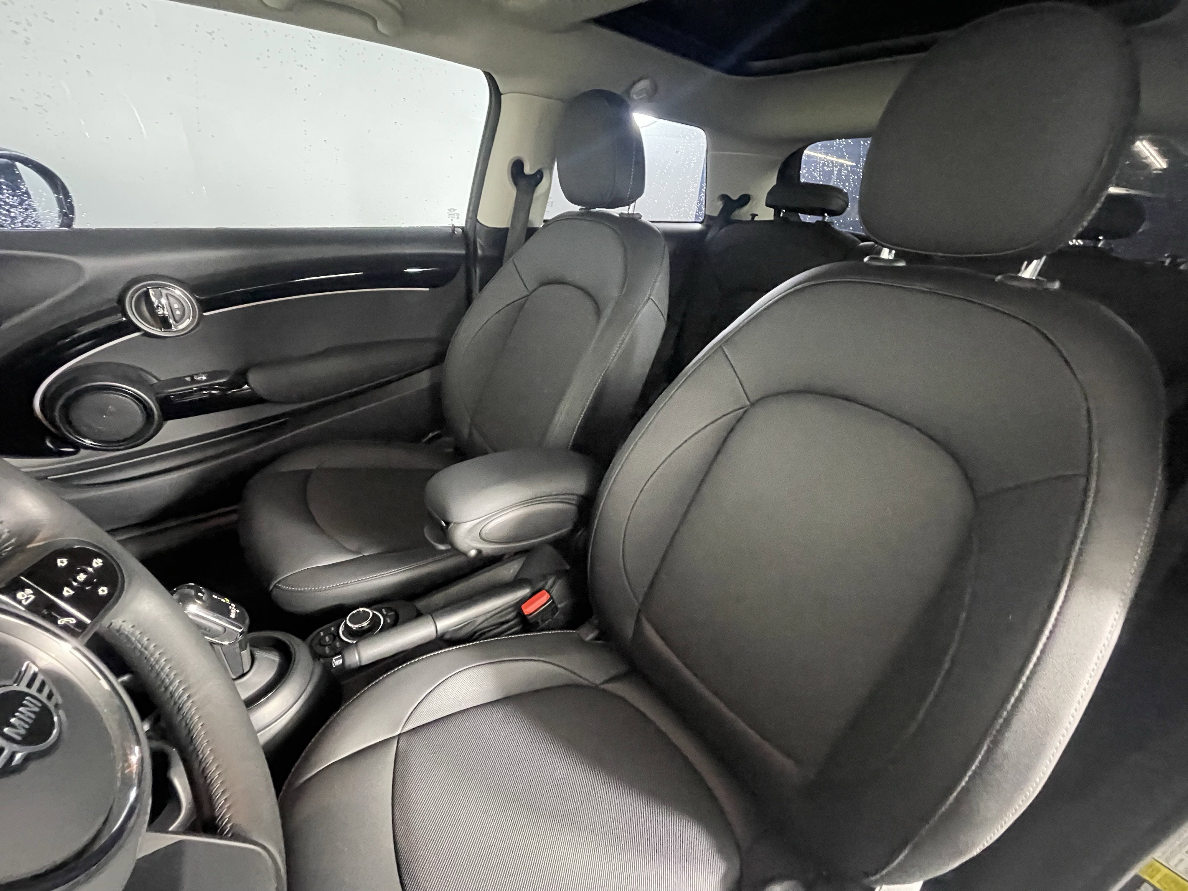 Used 2024 MINI Cooper 2-Door Hardtop image 9