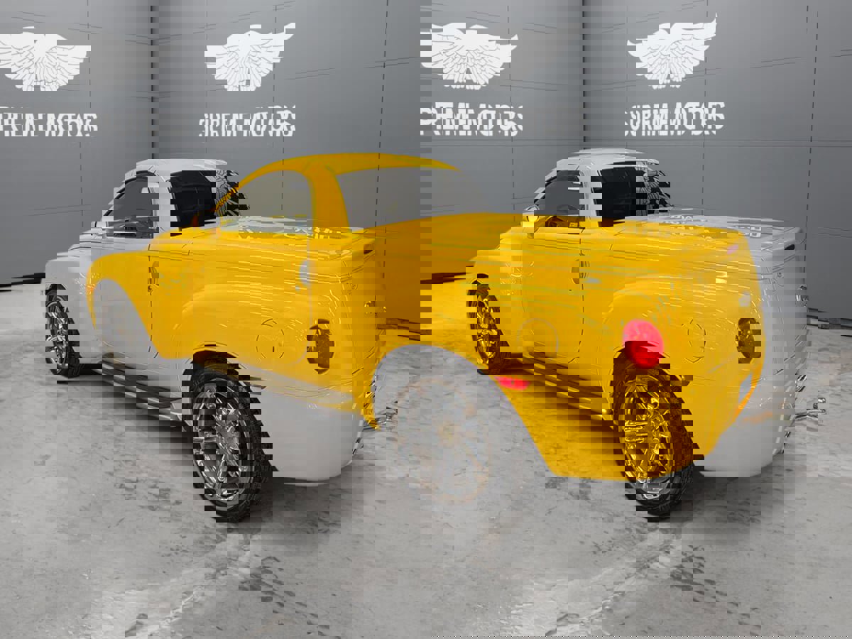 Used 2005 Chevrolet SSR w/ Preferred Equipment Group image 8