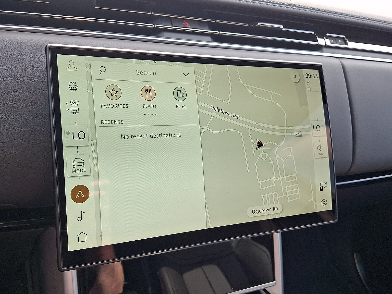 New 2026 Land Rover Range Rover Long Wheelbase SE AWD/4WD image 13