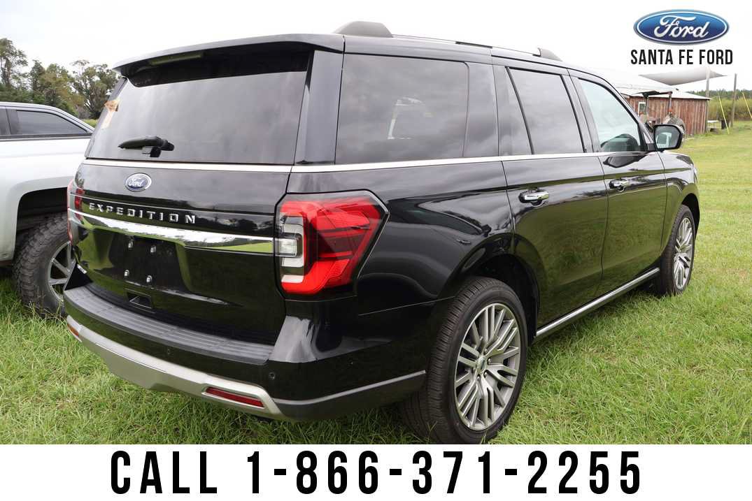 Used 2022 Ford Expedition Limited RWD image 3