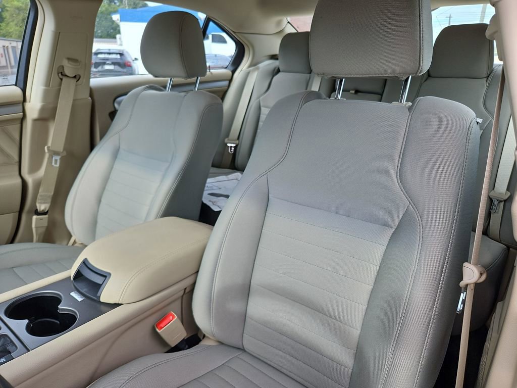 Used 2017 Ford Taurus SE image 20