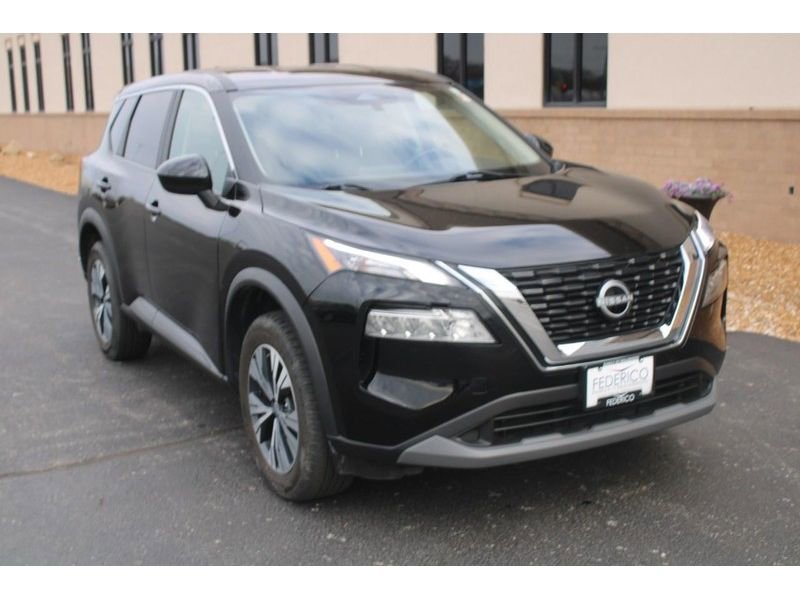 Used 2023 Nissan Rogue SV image 2