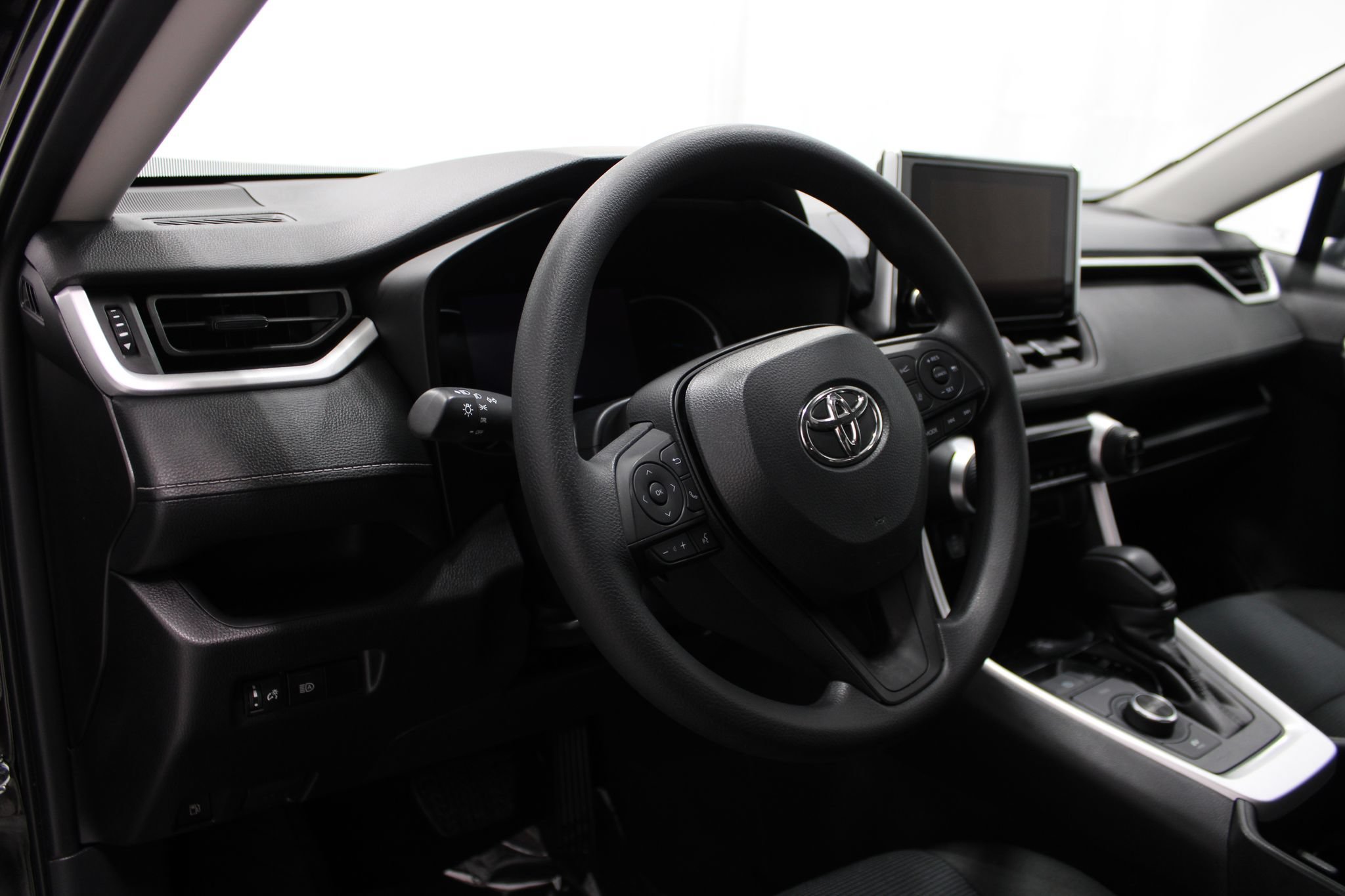 Used 2024 Toyota RAV4 LE AWD/4WD image 12