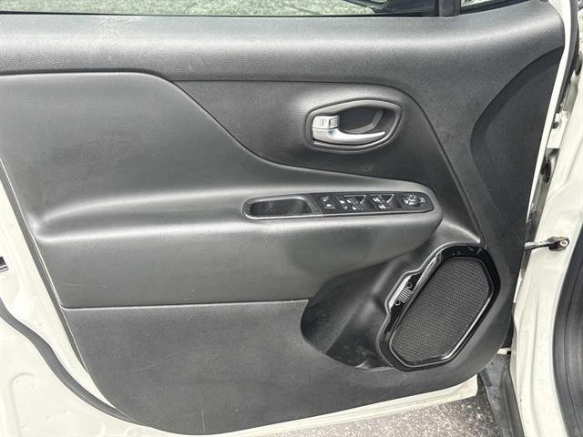 Used 2020 Jeep Renegade Altitude FWD image 10