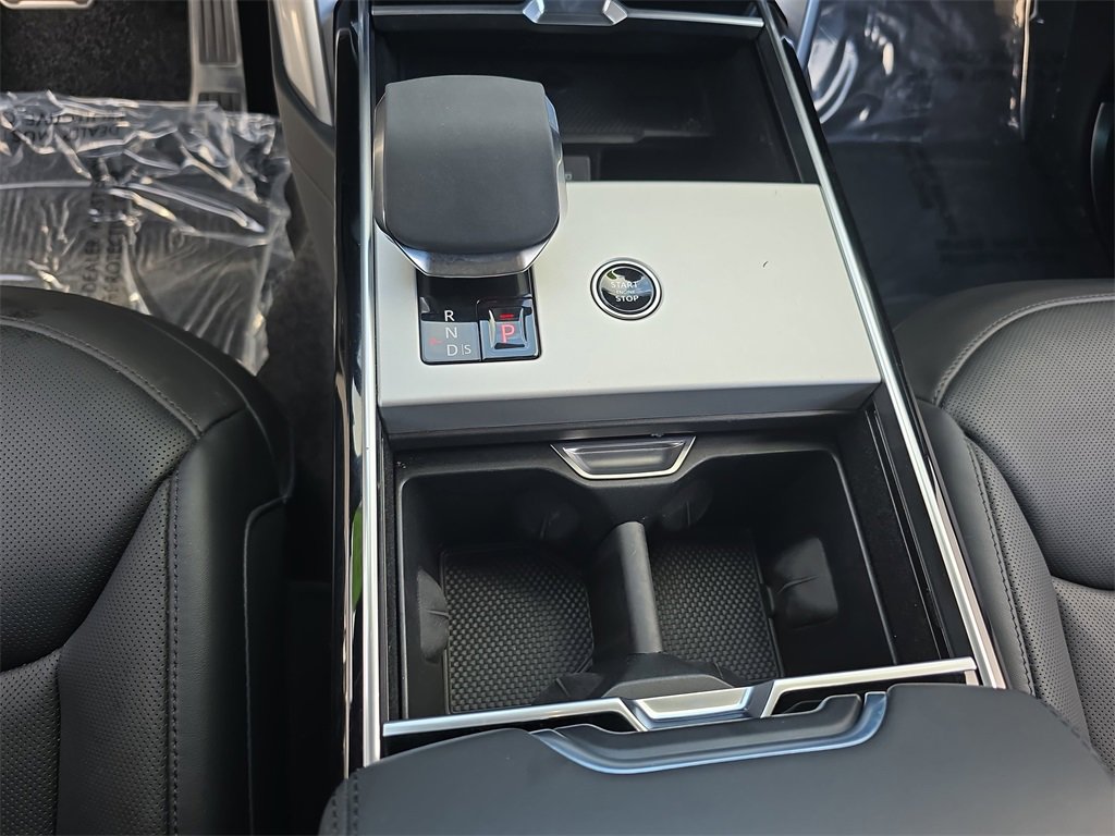 Certified 2025 Land Rover Range Rover SE image 26