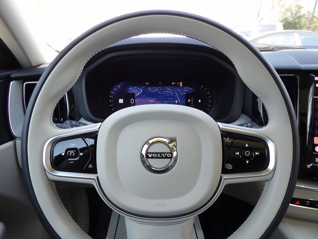 Certified 2025 Volvo XC60 B5 Plus w/ Protection Package Premier image 17