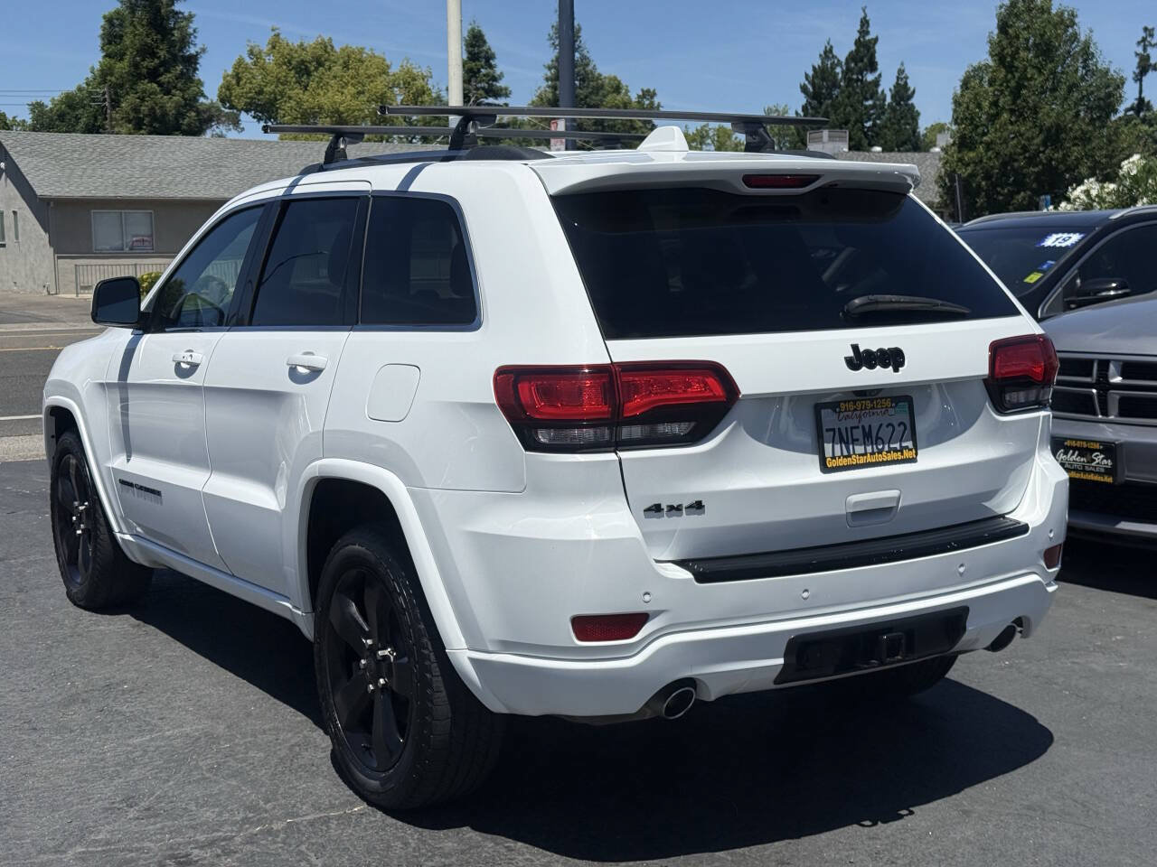 Used 2015 Jeep Grand Cherokee Altitude AWD/4WD image 5
