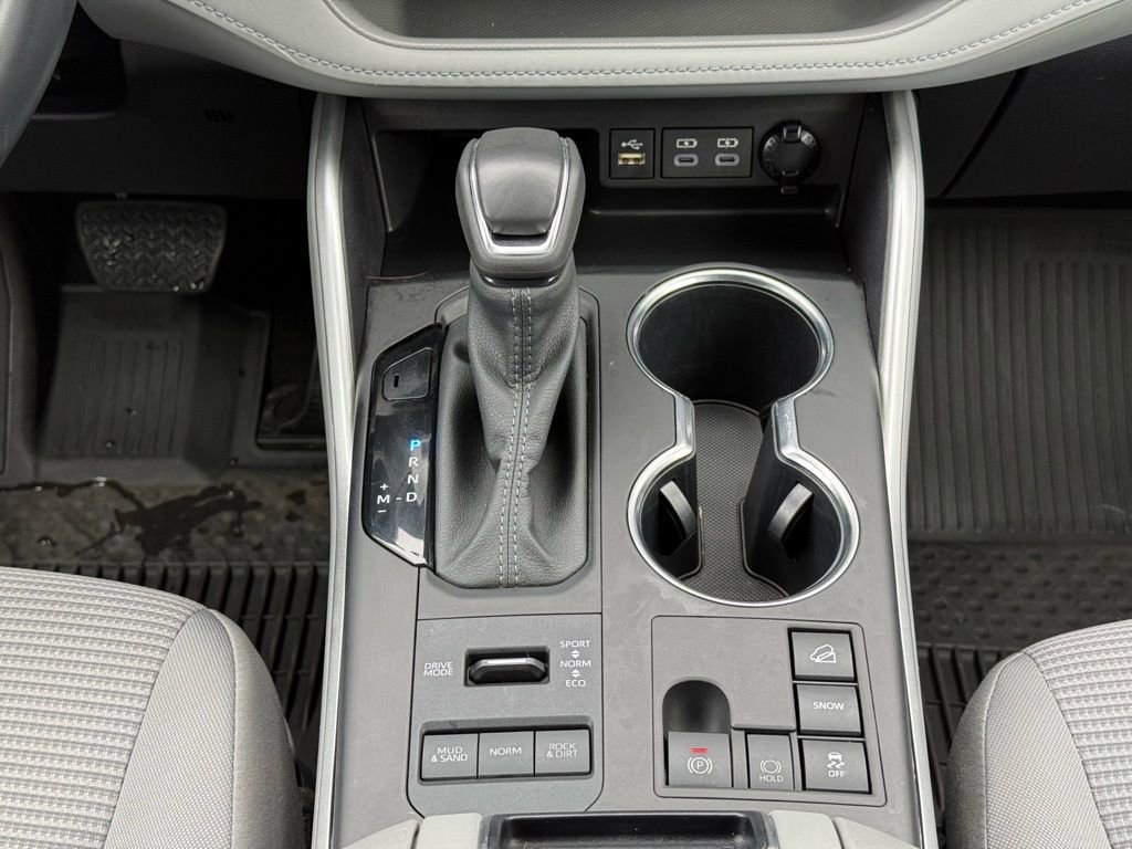 Used 2023 Toyota Highlander LE image 27