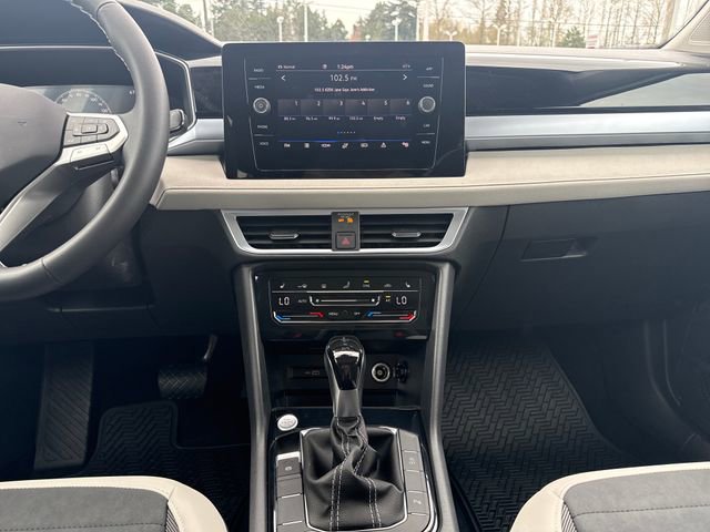 New 2026 Volkswagen Taos SE image 20