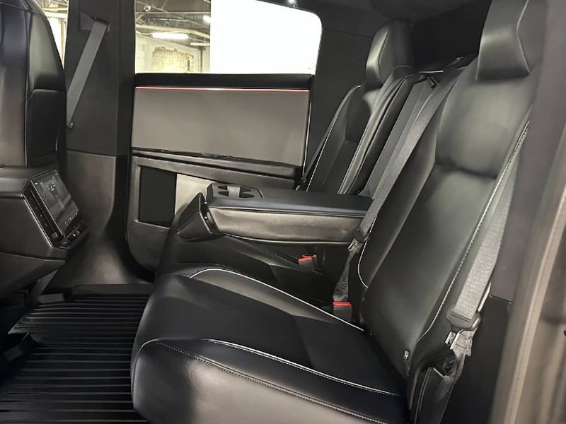 Used 2024 Tesla Cybertruck AWD Crew Cab image 22