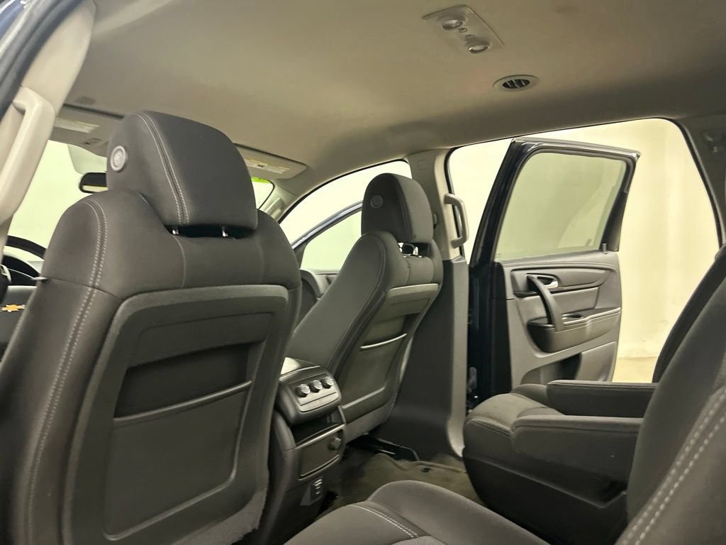 Used 2015 Chevrolet Traverse LT w/ Style and Technology Package FWD image 29