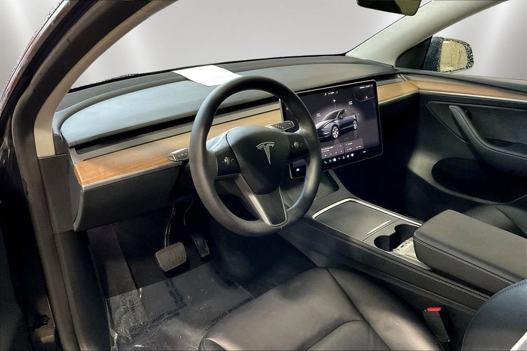 Used 2024 Tesla Model Y 2WD image 16