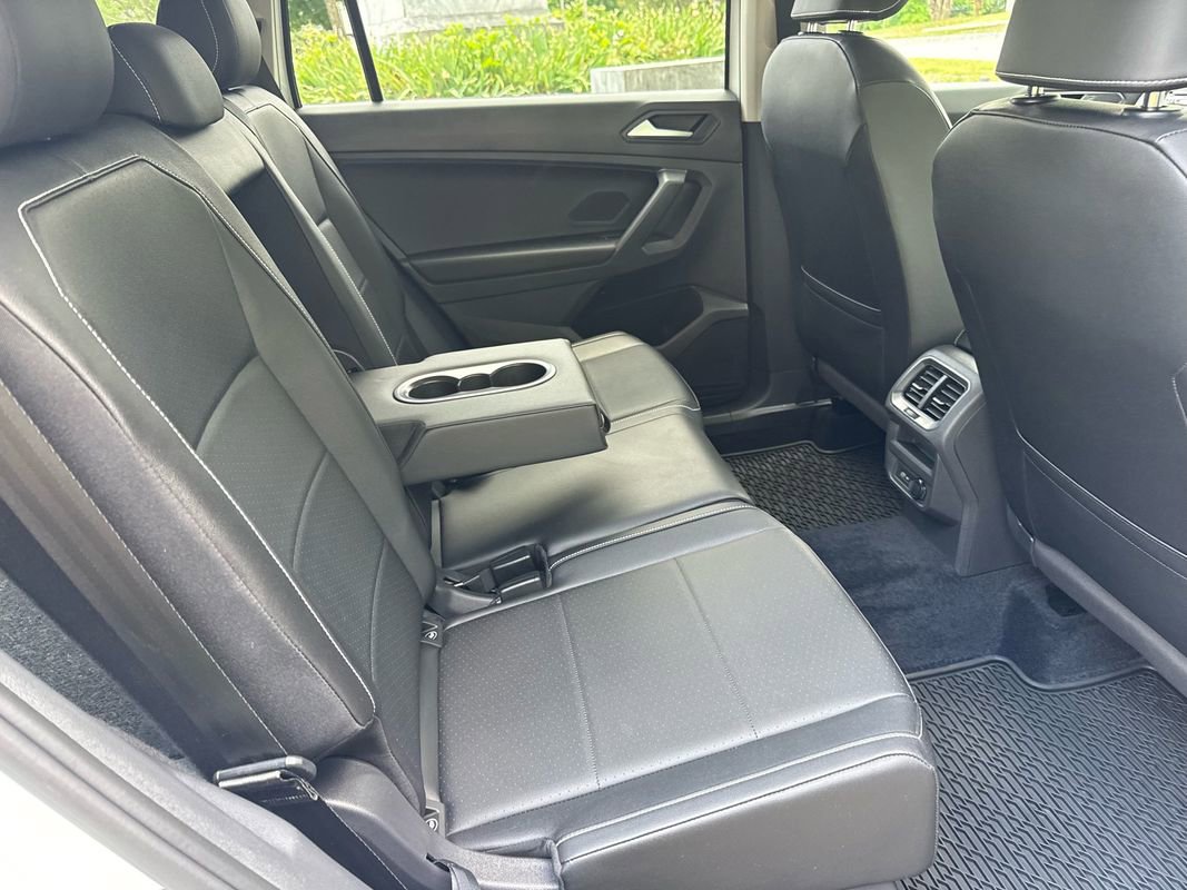 Used 2021 Volkswagen Tiguan SE AWD/4WD image 37