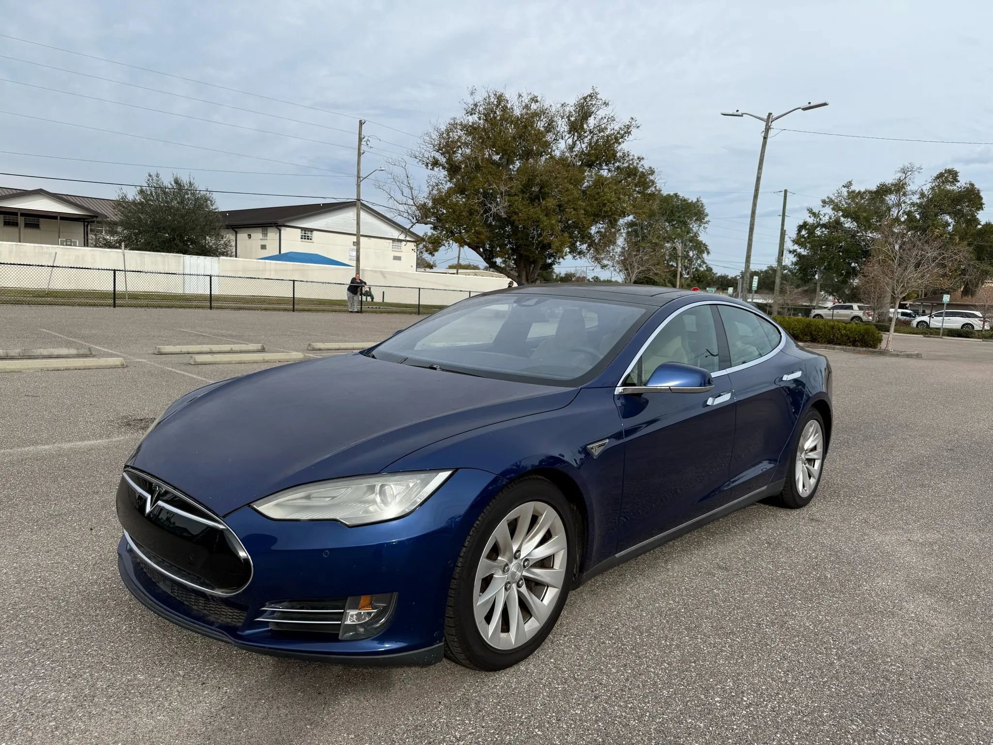 Used 2016 Tesla Model S 70 image 2