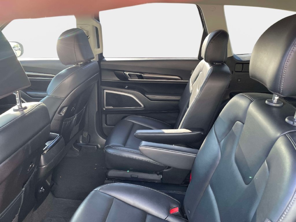 Used 2025 Kia Telluride S FWD image 18