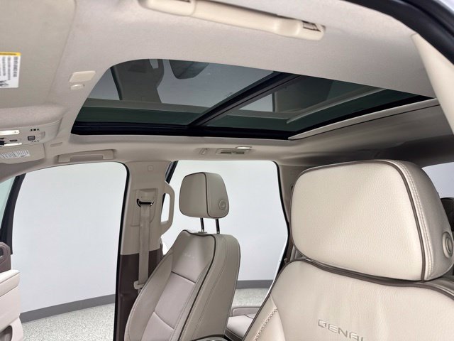 Used 2022 GMC Yukon Denali AWD/4WD image 3